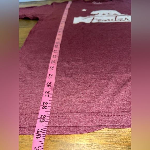 FENDER Burgundy T-shirt with White California Bear Graphic Fender Logo Unisex - Picture 6 of 7